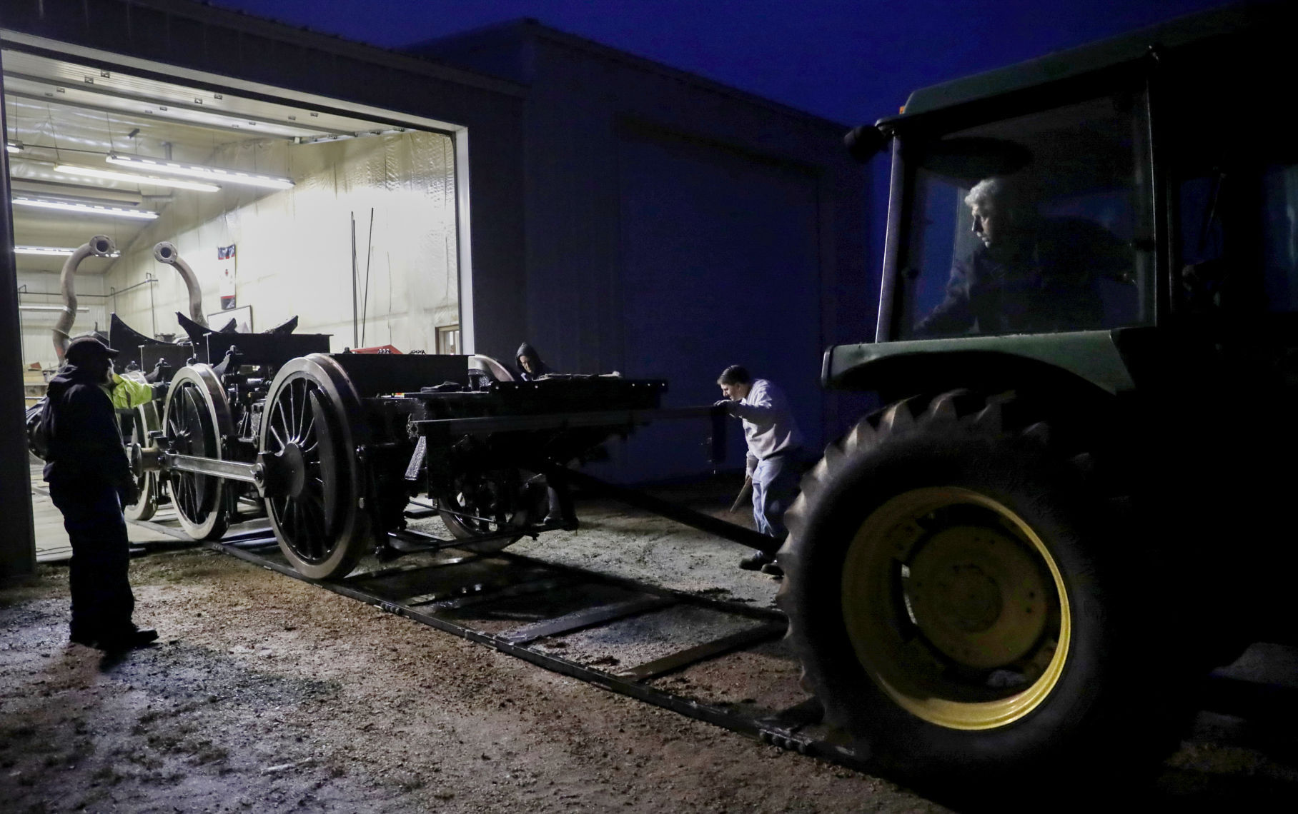 The restoration of the 1385 locomotive continues